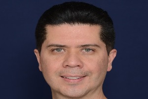 Dr. Raúl Pérez Cerezo