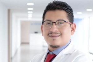 Dr. Victor Mucientes urologist cdmx