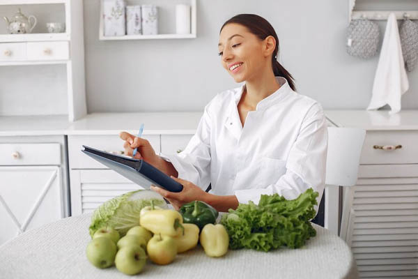 Doctor beautiful cooking vegetables - weight control clinics