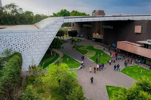 Cineteca Nacional - places to go as a couple