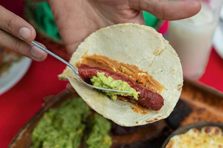 free-photo/adults-enjoying-mexican-food